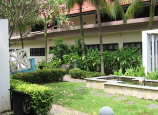 Mother Jailed 2 Days After Kicking IMH Consultation-Room Door and Threatening Doctor Courtyard grounds at the Institute of Mental Health, Singapore (Wikimedia Commons, Nov 2006; venue only, not parties)