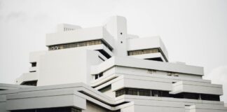 Exterior of State Courts building in Singapore (stock; not a photo of the parties)