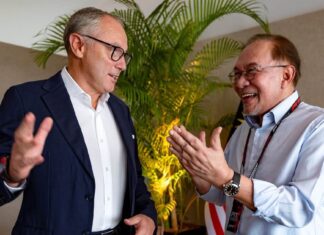 Malaysia Says It Is in Talks to Bring Formula One Back Permanently Malaysian PM Anwar Ibrahim with F1 CEO Stefano Domenicali at Sepang (Photo: Prime Minister's Office Malaysia)